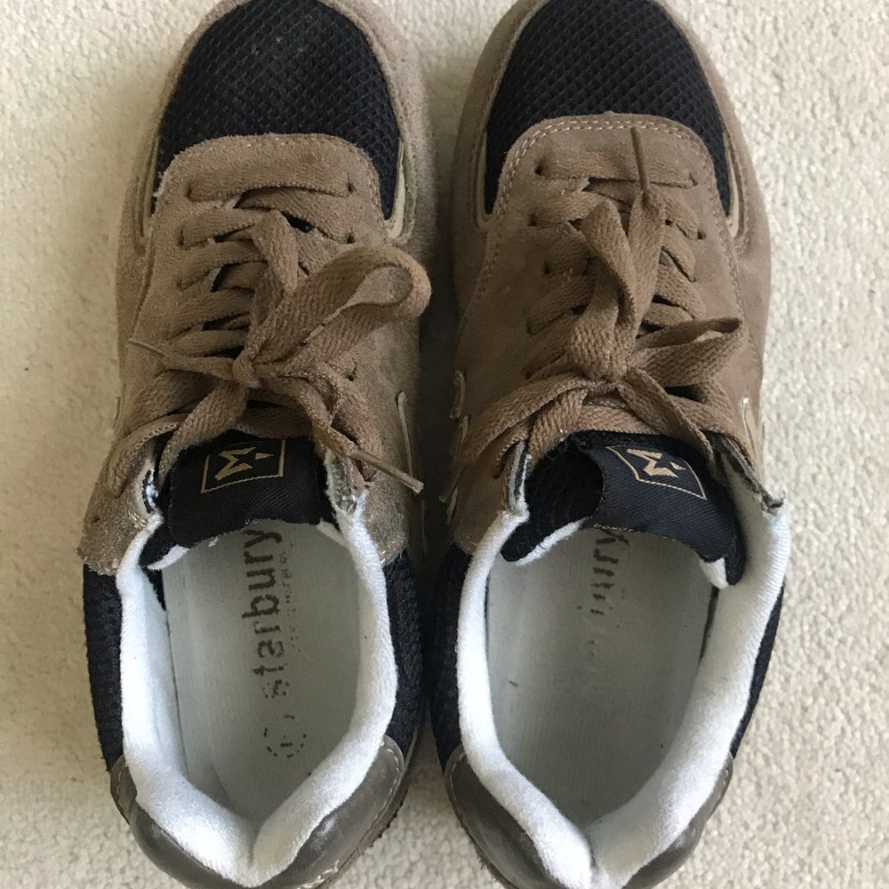 Shoes - Picture 3 of 9